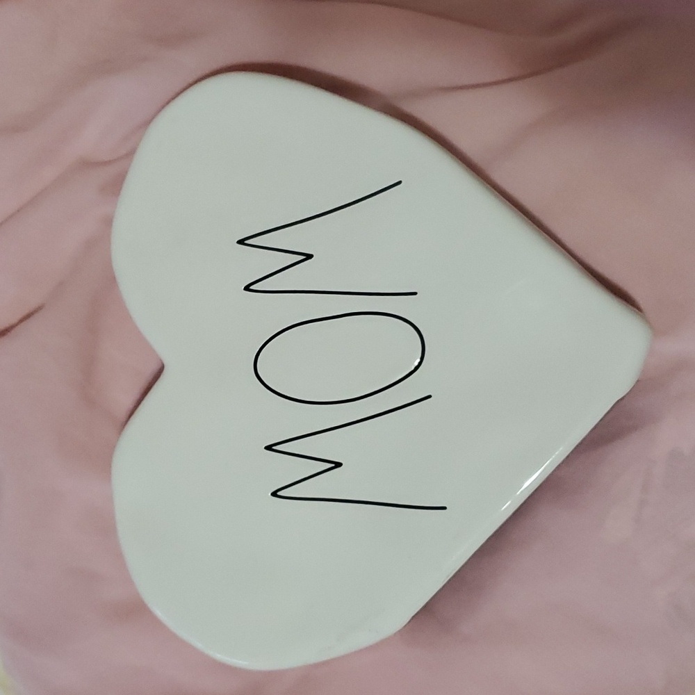 'MOM' Decorative Heart Piece